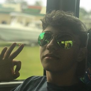 Meet your Posher, Sebas